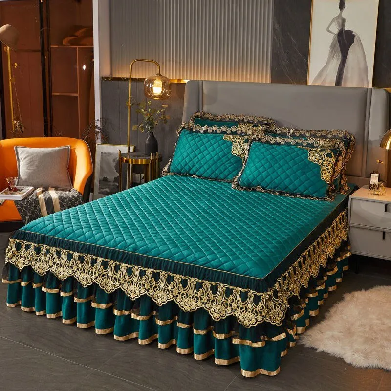Warm Bedspread on The Bed with Thickened Crystal Velvet Lace Bed Skirt for King Queen Size Embroidery Bed Cover
