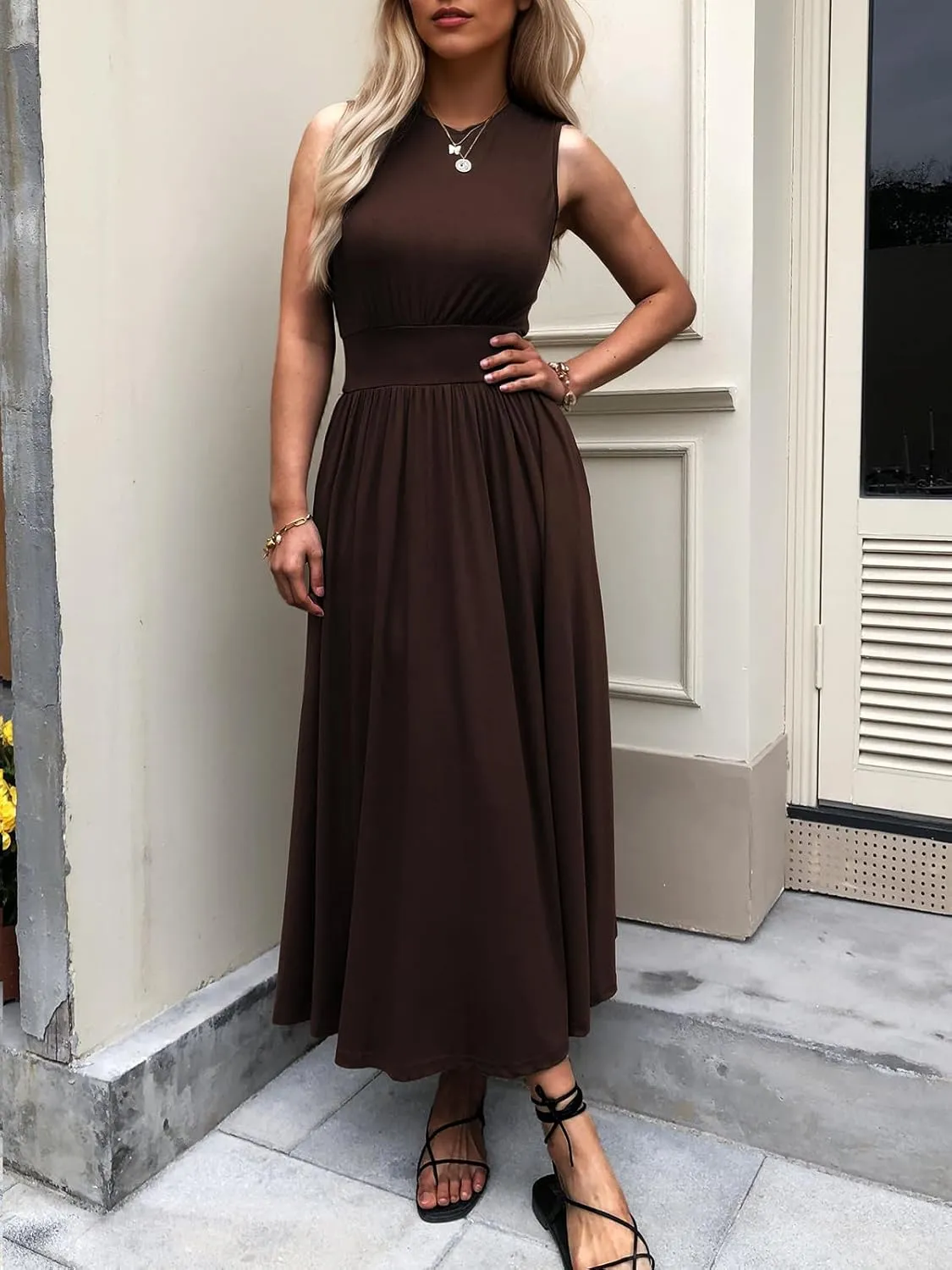 Women's Sleeveless Summer Maxi Dress Crewneck Casual Swing Pleated Long Dresses with Pockets