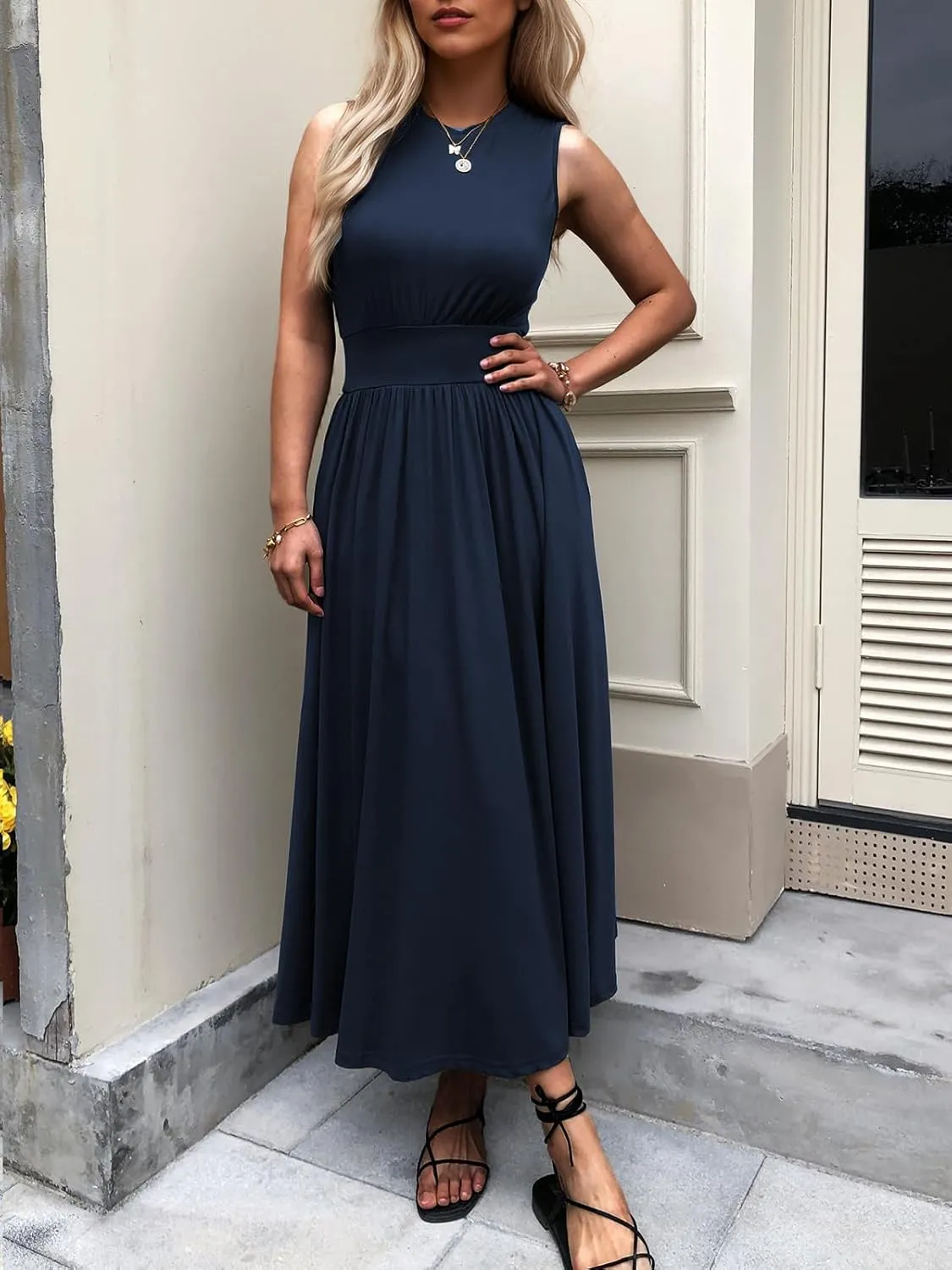 Women's Sleeveless Summer Maxi Dress Crewneck Casual Swing Pleated Long Dresses with Pockets
