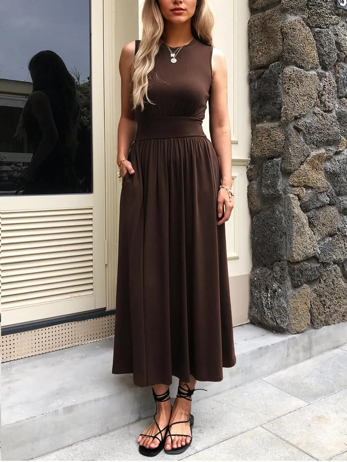 Women's Sleeveless Summer Maxi Dress Crewneck Casual Swing Pleated Long Dresses with Pockets