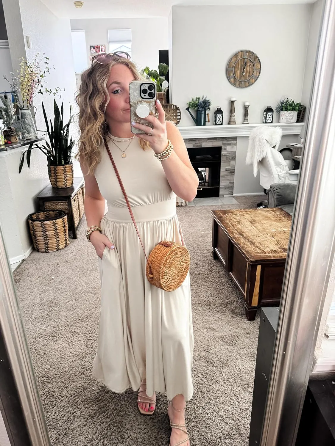 Women's Sleeveless Summer Maxi Dress Crewneck Casual Swing Pleated Long Dresses with Pockets