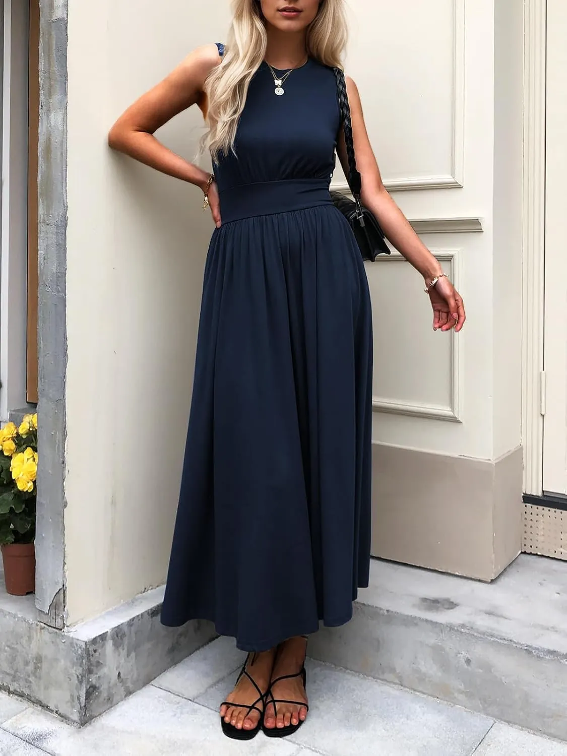 Women's Sleeveless Summer Maxi Dress Crewneck Casual Swing Pleated Long Dresses with Pockets