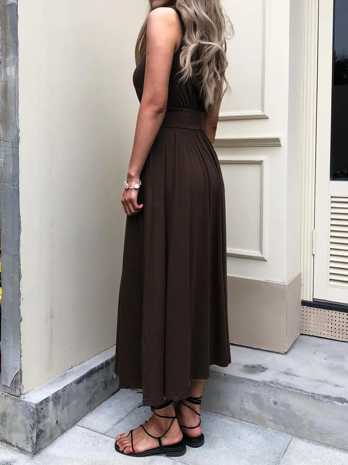 Women's Sleeveless Summer Maxi Dress Crewneck Casual Swing Pleated Long Dresses with Pockets